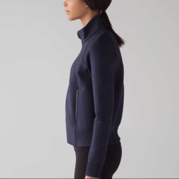 LULULEMON NTS BOMBER JACKET IN MIDNIGHT NAVY- SIZE 8- LIKE NEW 🏃‍♀️ - Picture 3 of 10